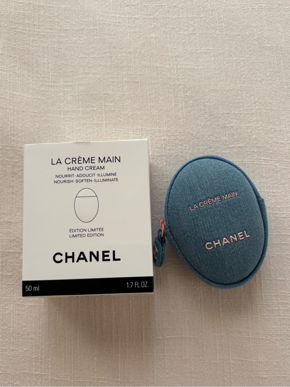 CHANEL LA CRÈME MAIN Denim Case